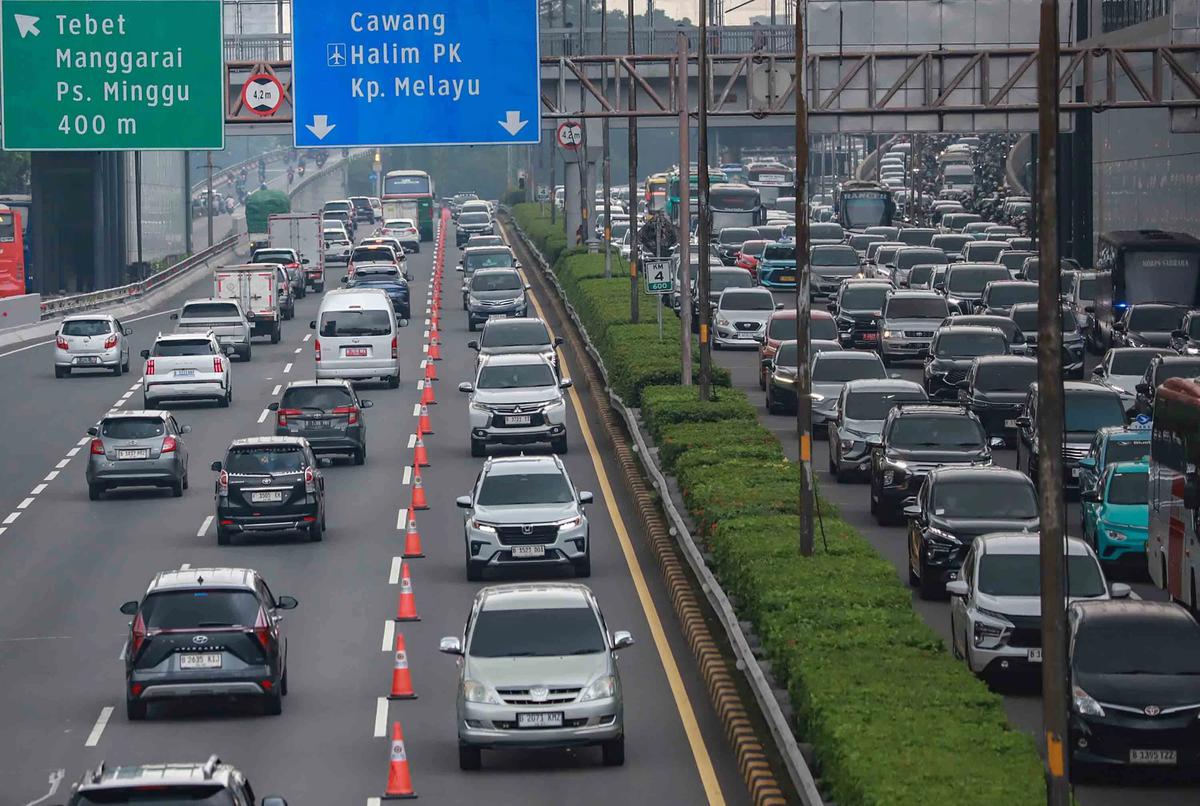 FOTO: Jakarta Kembali Macet di Hari Pertama Kerja dan Sekolah 2026