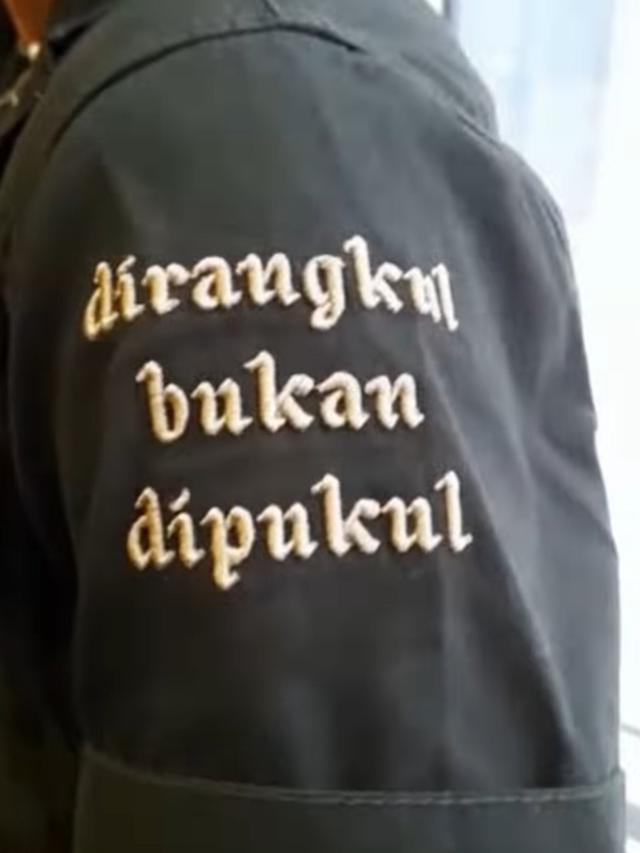 Penampilan Abidzar Saat Umroh