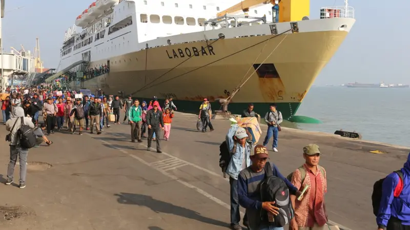 Kapal bersandar di Pelabuhan Tanjung Perak Surabaya. (Istimewa)