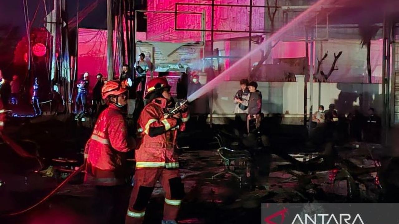 Fakta Unik: Delapan Mobil Damkar Cianjur Berjibaku Padamkan Kebakaran Truk Tangki BBM, Enam Ruko Hangus Terbakar!