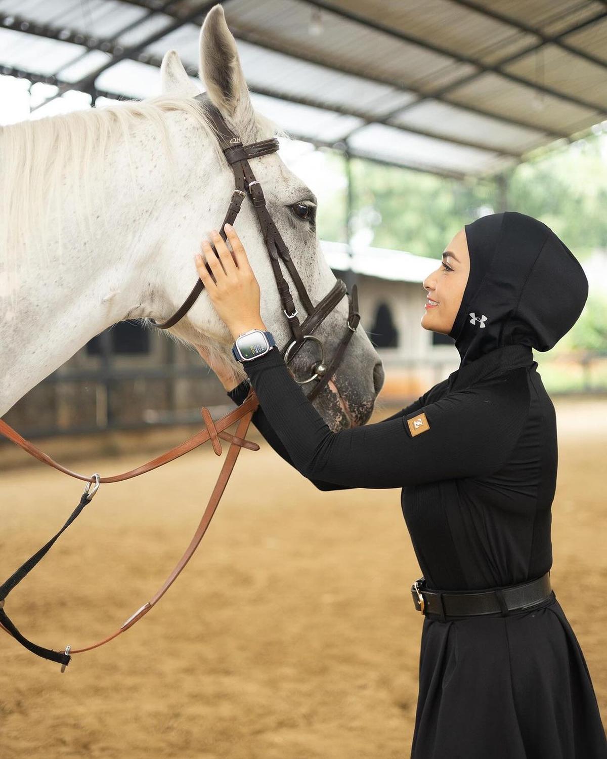 7 Potret Putri Zulhas yang Hobi Berkuda di Tengah Kesibukan sebagai Politisi dan Pengusaha