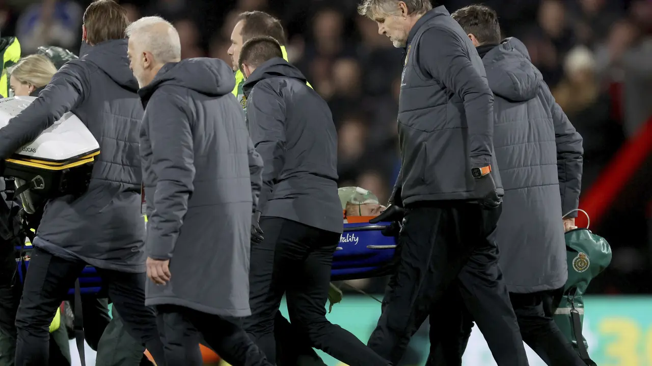 Kapten Tim Luton Town Kolaps saat Lawan Bournemouth