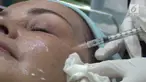 Meriam Bellina tak lagi muda. Usianya lebih dari setengah abad. Botox menjadi andalan untuk menjaga kulit wajah tetap kencang. Botox bukan satu-satunya. Ia juga lakukan exilis elite. Dan perawatan itu ia percayakan pada Queen Beauty Clinic, yang suda...
