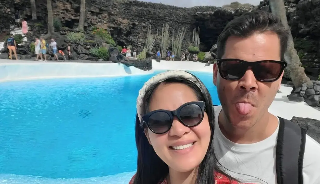 Perjalanan ini berlangsung selama beberapa hari dan Gracia Indri mengabadikannya lewat foto-foto seru. Ia terlihat begitu bahagia liburan bareng sang suami tercinta. (FOTO: instagram.com/graciaz14)