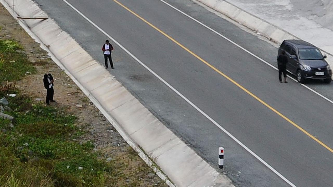 JLS baru  sepanjang sekitar 17 km ini merupakan rangkaian jalan lintas selatan. <br><br>Kondisi jalannya lebar, menanjak, menurun hingga berkelok dengan tikungan yang panjang.