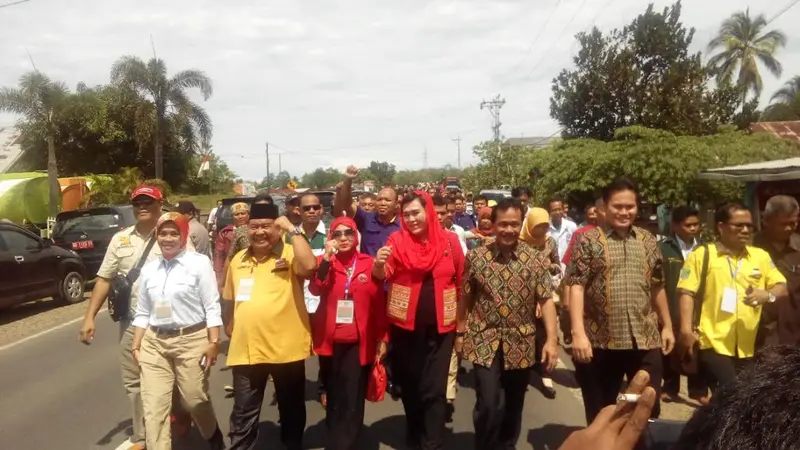 Pasangan Ferry Ramli dan Septi Haryadi resmi didaftarkan 12 partai politik KPU Bengkulu.