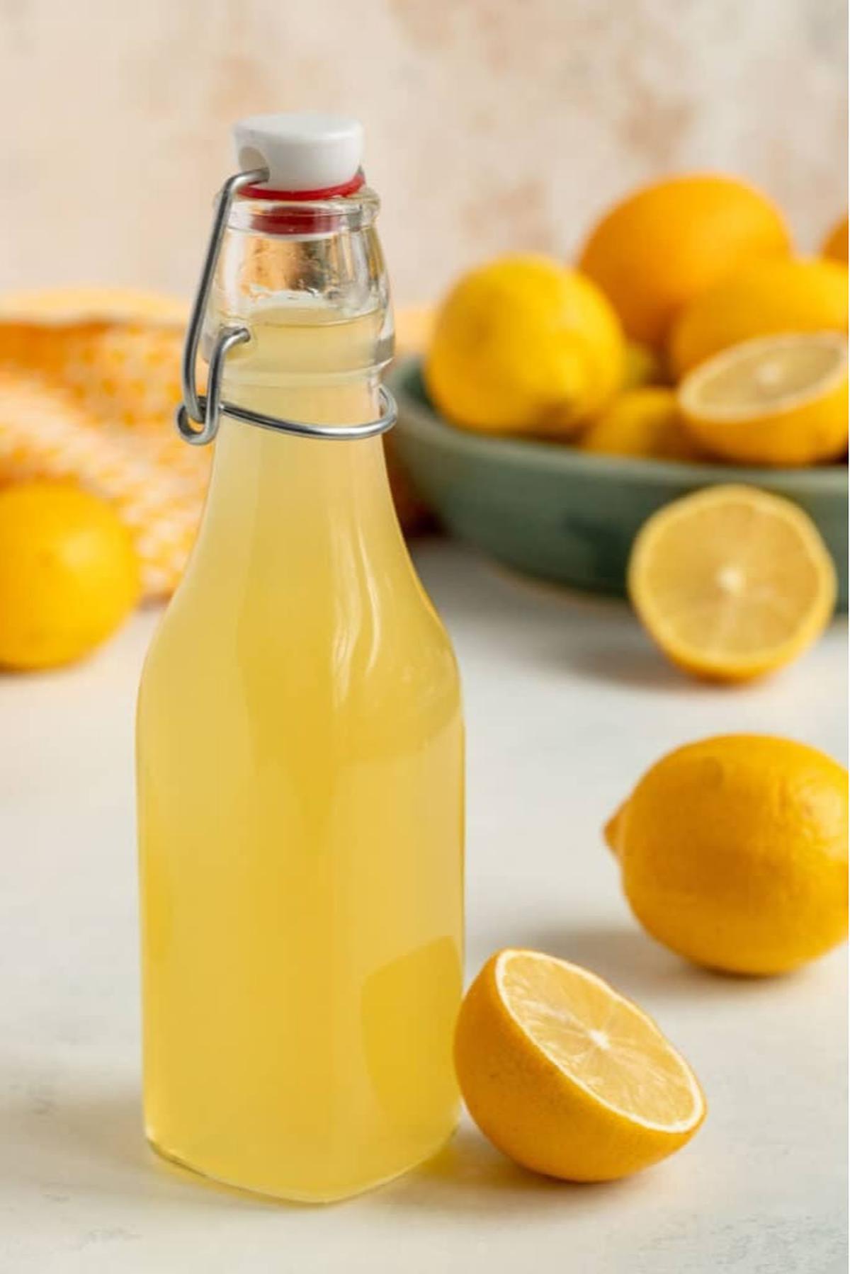 Ilustrasi Air Perasan Lemon