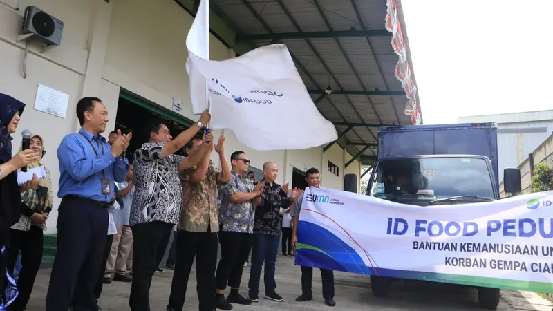 PT Rajawali Nusindo Member of ID FOOD bergerak cepat menyalurkan bantuan terhadap korban terdampak gempa bumi di Cianjur, Jawa Barat. (Dok Rajawali Nusindo)