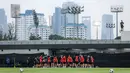 <p>Sejumlah pemain Timnas Jepang melakukan persiapan saat sesi latihan menjelang laga lanjutan putaran ketiga Kualifikasi Piala Dunia 2026 melawan Timnas Indonesia yang berlangsung di Lapangan A, Kompleks Stadion Utama Gelora Bung Karno (SUGBK), Senayan, Jakarta, Rabu (13/11/2024). (Bola.com/Bagaskara Lazuardi)</p>