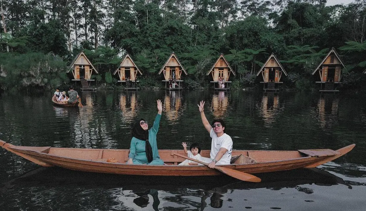 "first priority. #NgidamBumil," tulis Atta Halilintar membagikan beberapa potretnya. [Instagram/aurelie.hermansyah]