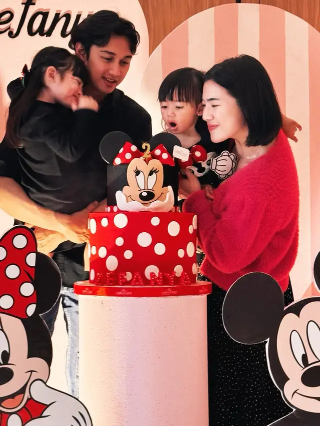 Potret Tampilan Hito Caesar dan Felicya Angelista, Rayakan Ulanag Tahun Anak Kedua dengan Tema Minnie & Mickey Mouse