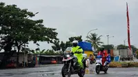 PT Pertamina Patra Niaga bergerak cepat memasok kebutuhan untuk sejumlah kendaraan yang kehabisan bahan bakar minyak (BBM) saat arus balik (Istimewa)