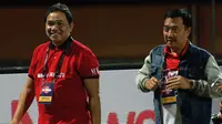 Menpora Imam Nahrawi bersama Presiden klub Madura United, Achsanul Qosasi, di Stadion Gelora Madura, Pamekasan (27/7/2019). (Bola.com/Aditya Wany)