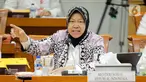 Menteri Sosial Tri Rismaharini mengikuti rapat kerja dengan Komisi VIII DPR di Kompleks Parlemen, Senayan, Jakarta, Rabu (8/2/2023). Rapat membahas tentang pengawasan program bantuan sosial tahun 2022. (Liputan6.com/Faizal Fanani)