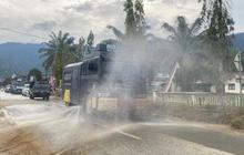 Cegah ISPA, Polres Aceh Selatan Bersihkan Debu Banjir dengan Water Cannon