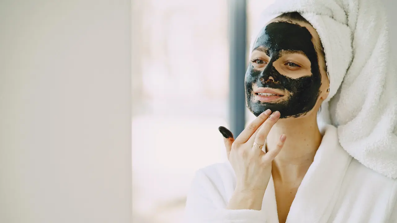 Clay Mask yang Membantu Mencerahkan Wajahmu