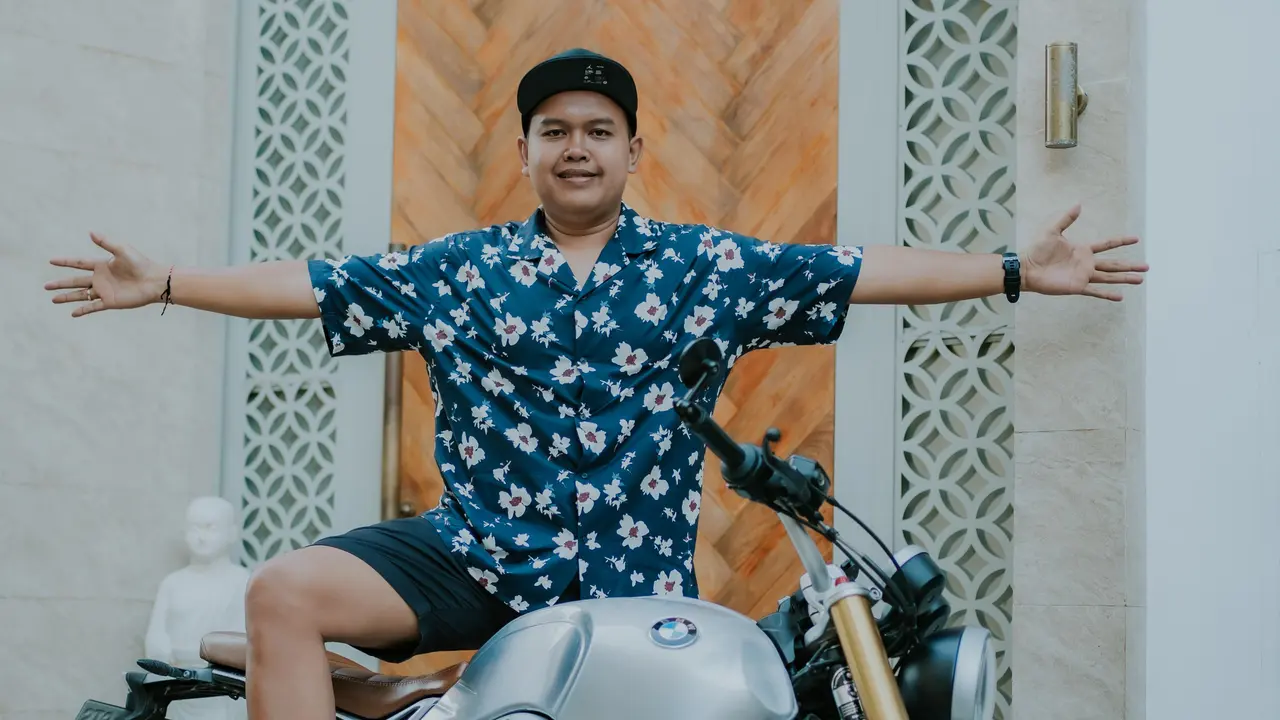 Yohanes Bayu Tri Susanto, bersama timnya kerap membagikan sebanyak 5.000 nasi bungkus di berbagai kota di Indonesia seperti Medan, Bali, Surabaya, Jakarta, Bandung, dan Semarang. (Liputan6.com)
