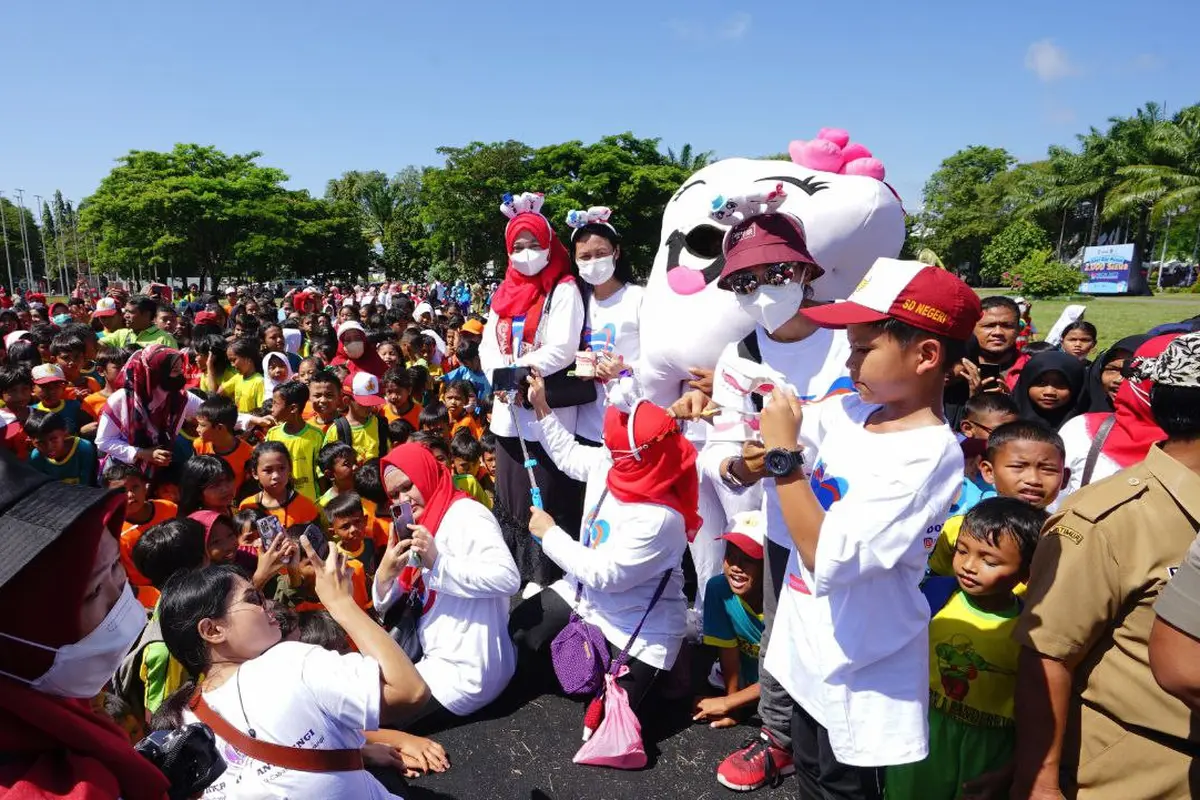 Farel Prayoga mengajak anak- anak Banyuwangi rajin menggosok gigi. (Istimewa).