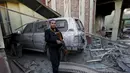 Kondisi Kedubes Spanyol usai dibom oleh tentara militan dari kelompok Taliban, Afganistan, Jumat (11/12/2015). Dalam peristiwa tersebut dua pengawal Kedutaan Besar Spanyol dan tujuh lainnya luka-luka (REUTERS/Mohammad Ismail)