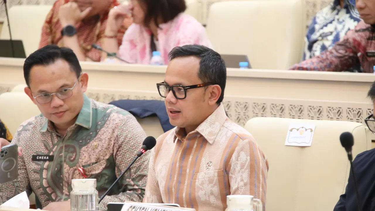 Wakil Menteri Dalam Negeri Bima Arya Sugiharto saat rapat kerja bersama Komisi II DPR. (Liputan6)