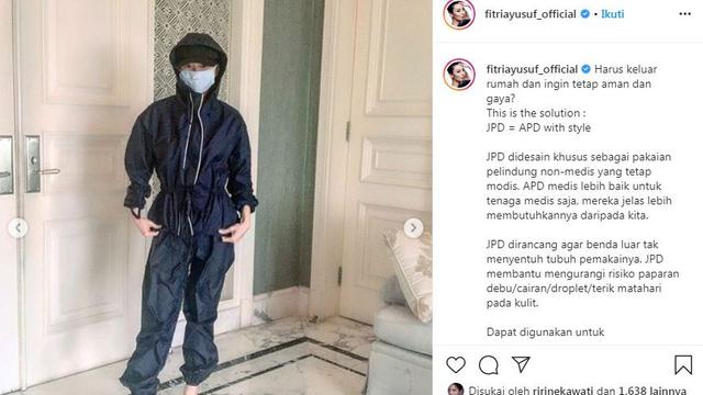 Sosialita Fitria Yusuf Bergaya dengan Jas Pelindung Diri Saat Keluar ...