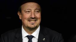1. Rafael Benitez, berpengalaman melatih di berbagai liga top Eropa membuatnya menjadi kandidat utama. Mulai dari gelar La Liga, Liga Champions hingga Liga Europa pernah diraih pria yang sekarang menukangi Newcastle itu. (AFP/Javier Soriano) 