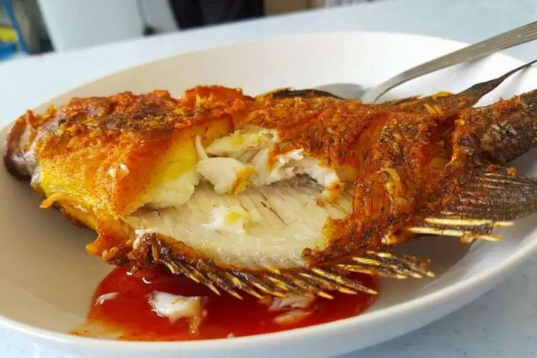 Penampakan ikan louhan setelah di goreng (Facebook/Saya Cakap)