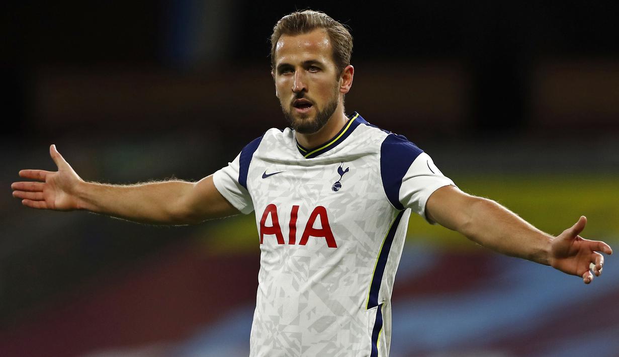 1. Harry Kane (Tottenham) - Harry Kane tampil menawan bersama Tottenham Hotspurs di awal musim kompetisi Liga Inggris. Pemain berusia 27 tahun ini tercatat telah mengoleksi 8 assists dari 8 penampilannya musim ini. (AFP/Jason Cairnduff/pool)