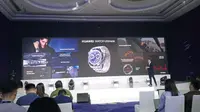 Training Director Huawei Device Indonesia Edi Supartono saat peluncuran Huawei Watch Ultimate. (Liputan6.com/M. Labib Fairuz Ibad)