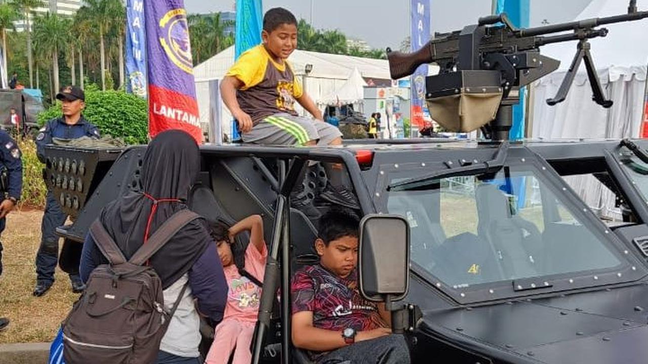 Selain jajaran TNI kegiatan senam juga diikuti oleh warga yang di hadir di Monas&nbsp;<br>
