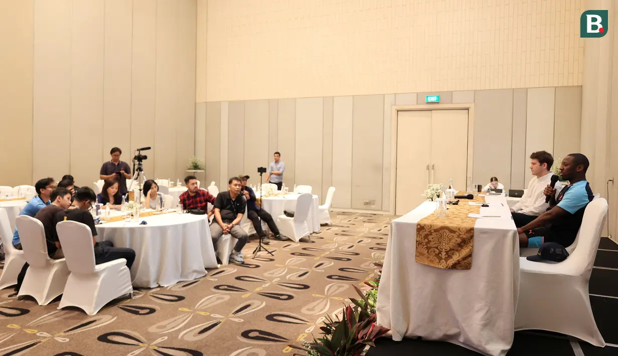 Legenda Manchester City, Shaun Wright-Phillips, menyambangi Jakarta dalam rangkaian Trophy Tour The Citizen di Indonesia. (Bola.com/M Iqbal Ichsan)