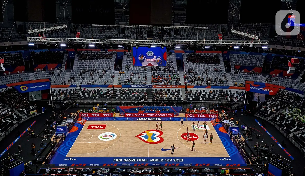 Indonesia dipercaya oleh FIBA untuk menjadi tuan rumah Piala Dunia Basket 2023 yang digelar di Indonesia Arena, Kompleks Gelora Bung Karno, Jakarta pada 25 Agustus sampai 3 September 2023. (Liputan6.com/Helmi Fithriansyah)