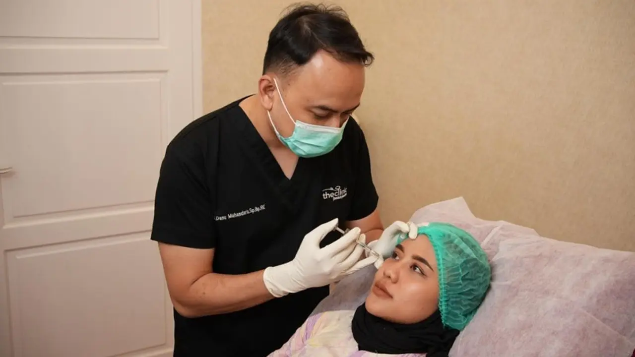 Tindakan estetika dilakukan oleh dokter yang kompeten.