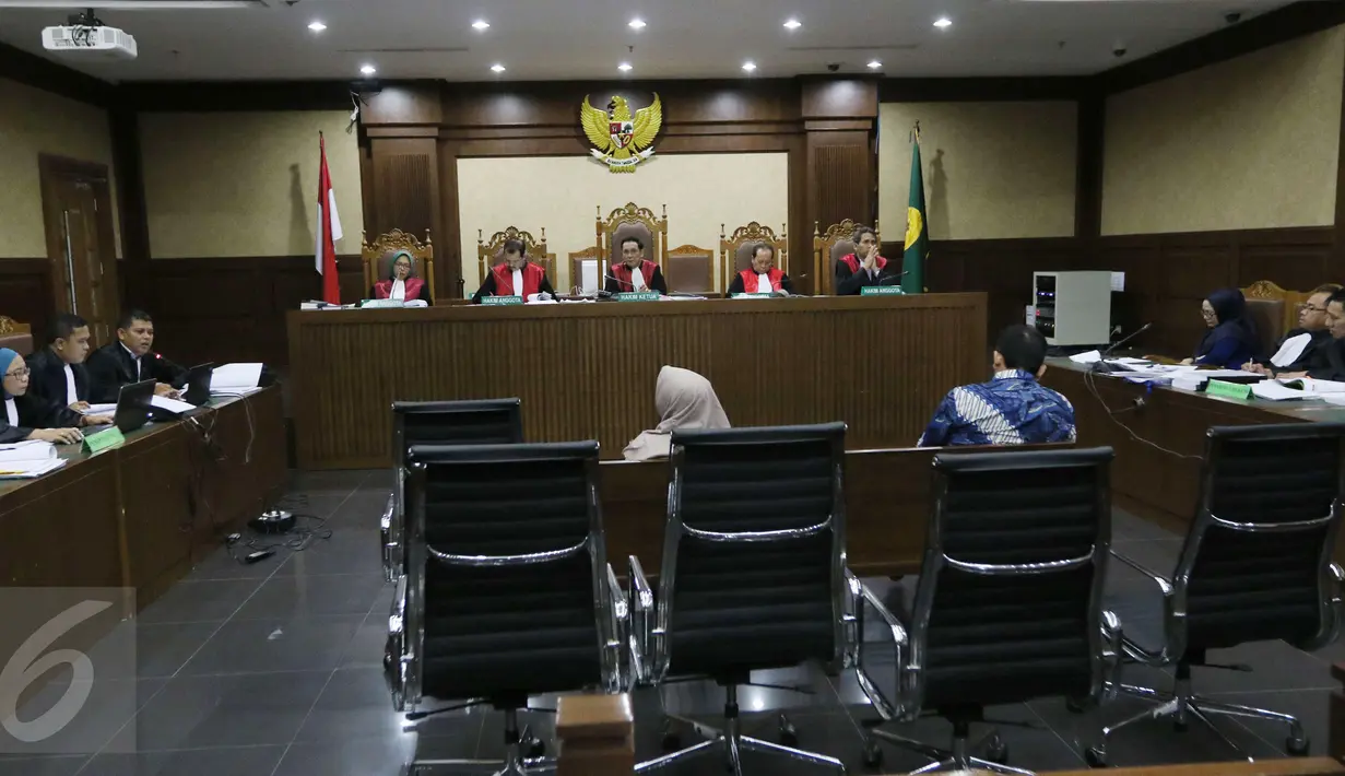 Suasana sidang lanjutan kasus pengadaan alat kesehatan Rumah Sakit di Pengadilan Tipikor, Jakarta, Rabu (12/4). Dalam sidang itu Jaksa Penuntut Umum menghadirkan sembilan saksi dan salah satunya adik kandung Atut, Wawan. (Liputan6.com/Helmi Afandi)