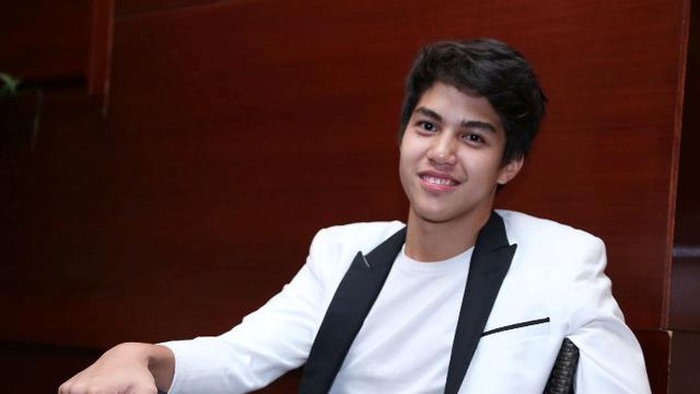 El Rumi Gandeng Pacar Di Depan Ahmad Dhani News Entertainment Fimela Com
