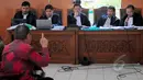 Tim kuasa hukum Suryadharma Ali (SDA) saat mendengarkan keterangan saksi ahli, pakar hukum pidana Yahya Harahap pada sidang lanjutan praperadilan di PN Jakarta Selatan, Senin (6/4/2015).(Liputan6.com/Yoppy Renato)
