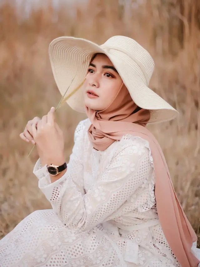 Kolaborasi bareng Rizki-Ridho D'Academy, Ini 6 Pesona YouTuber Mila Alawiyah