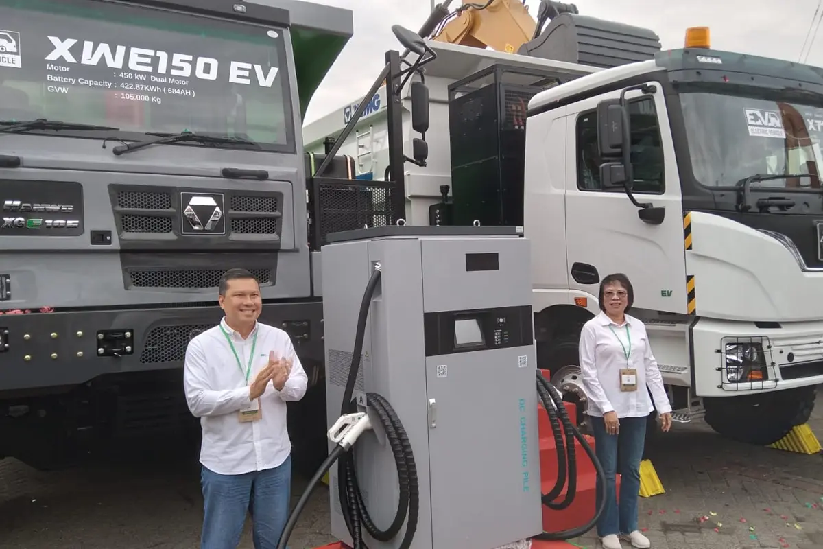 GMM luncurkan dua truk listrik, merek XCMG XWE 105DT EV dan XCMG XT 490DT EV.