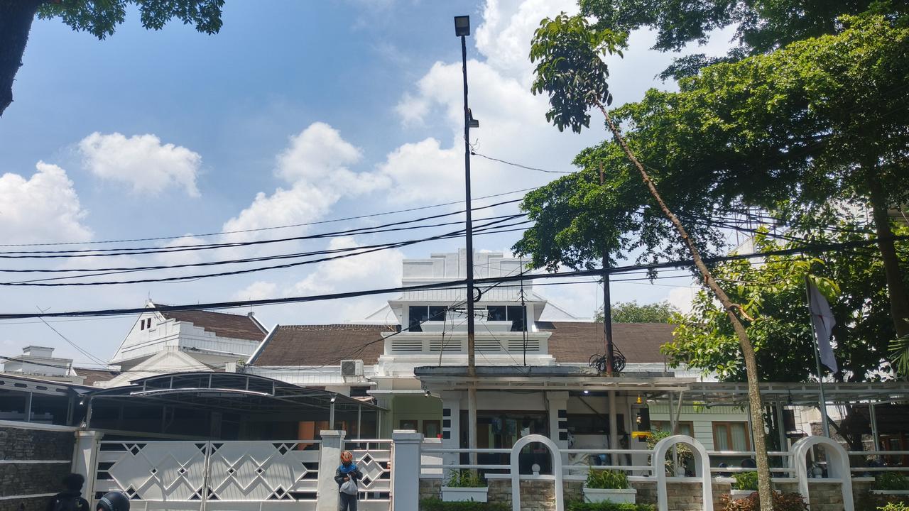 Melihat Rumah Dinas Wakil Wali Kota Bandung Erwin Usai Ditetapkan Tersangka Korupsi
