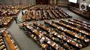 Suasana penutupan sidang paripurna DPR ke-6 masa persidangan I 2019-2020 di Kompleks Parlemen, Jakarta, Selasa (17/12/2019). Rapat menyampaikan laporan Baleg DPR RI terhadap Rancangan Peraturan DPR Tentang Tata Cara Penyusunan Prolegnas. (Liputan6.com/Johan Tallo)
