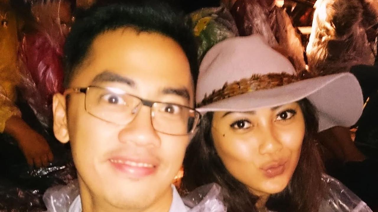 Rayakan Anniversary, Dennis Adhiswara Unggah Foto Masa Pacaran dengan Istri Tercinta