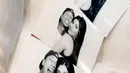 Setelah memutuskan untuk kembali bersama, keduanya pun nampak tak bisa dipisahkan. Kyllie Jenner semakin rajin mengunggah momen kebersamaannya dengan Tyga. (snapchatBintang.com)