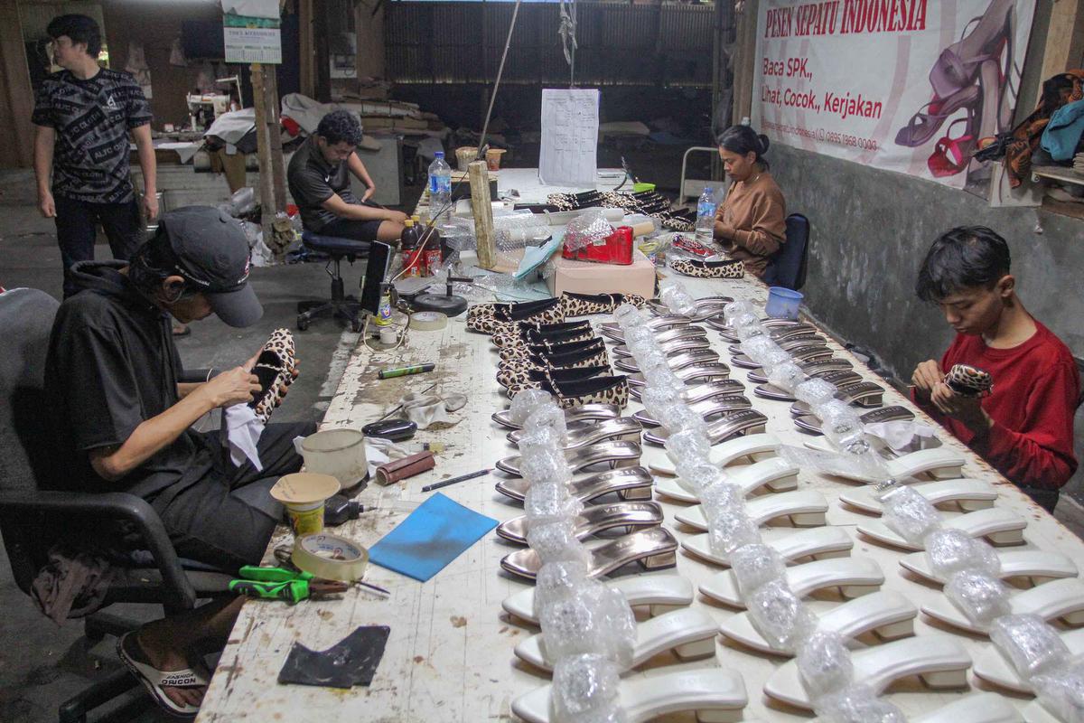 FOTO: Industri Alas Kaki Nasional Melangkah Kencang, UMKM Jadi Penopang Utama
