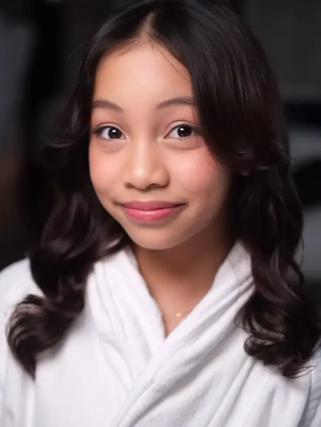 Potret Cantik Illiyyuna Kamila Rais, Putri Zulhas yang Tampil Menawan di Pernikahan Sang Ibu dan Zumi Zola