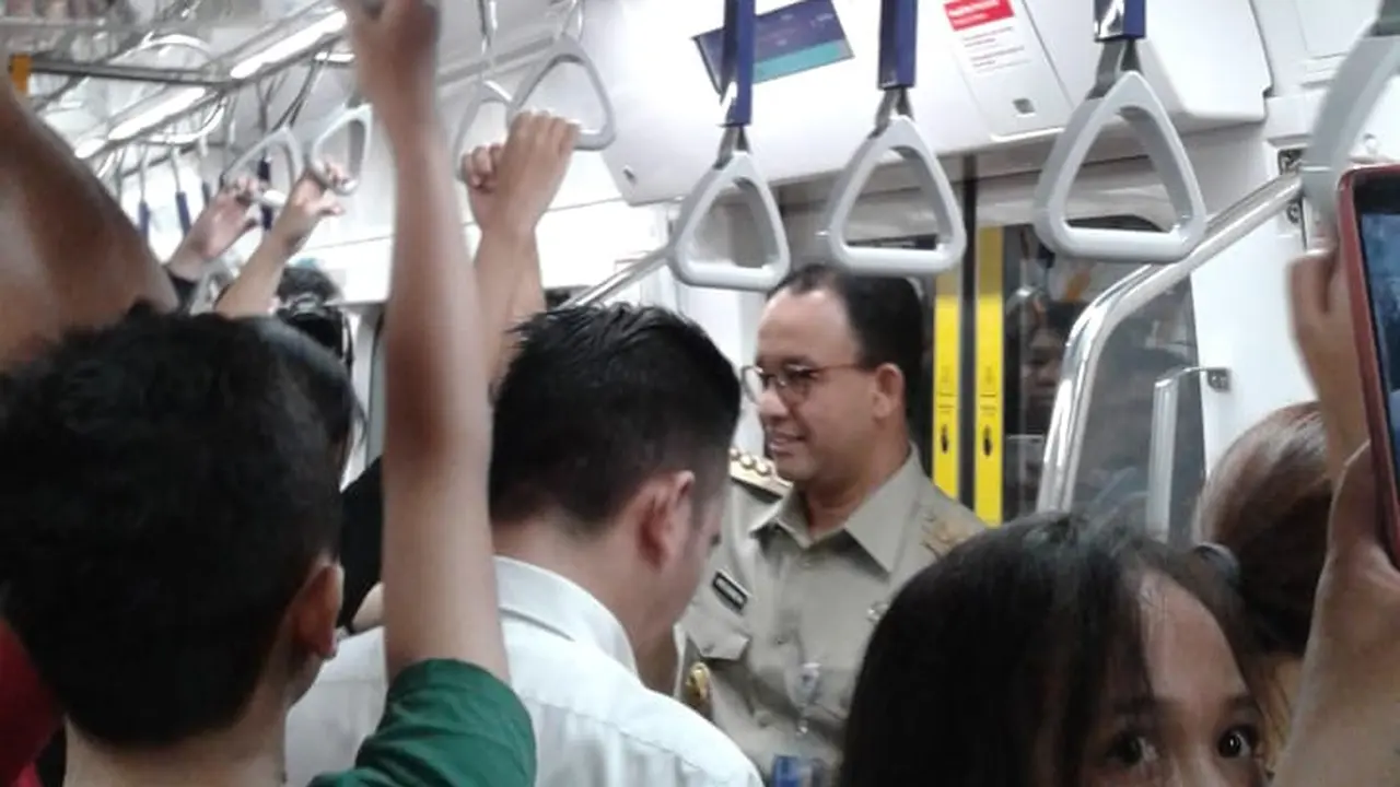 Naik MRT Jakarta di Lengangnya Ibu Kota Jelang Lebaran