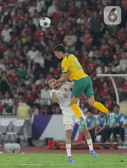 Berulang kali, tim Garuda dan Australia memperoleh peluang untuk mencetak gol. (Liputan6.com/Angga Yuniar)