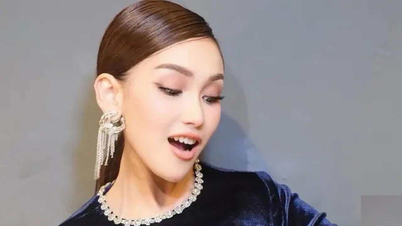 9 Model Anting ala Ayu Ting Ting yang Bikin Penampilan Spektakuler