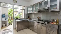 7 Material Kitchen Set yang Mudah Dibersihkan, Tak Capek saat Bersih-Bersih Setelah Masak