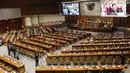 Sejumlah anggota DPR mengikuti Rapat Paripurna ke-23 Masa Persidangan V Tahun Sidang 2021-2022 di Kompleks Parlemen, Senayan, Jakarta, Selasa (24/5/2022). Rapat Paripurna tersebut tentang Penyampaian Ikhtisar Hasil Pemeriksaan Semester (IHPS) II Tahun 2021 serta Penyerahan Laporan Hasil Pemeriksaan (LHP) Semester II Tahun 2021. (Liputan6.com/Angga Yuniar)