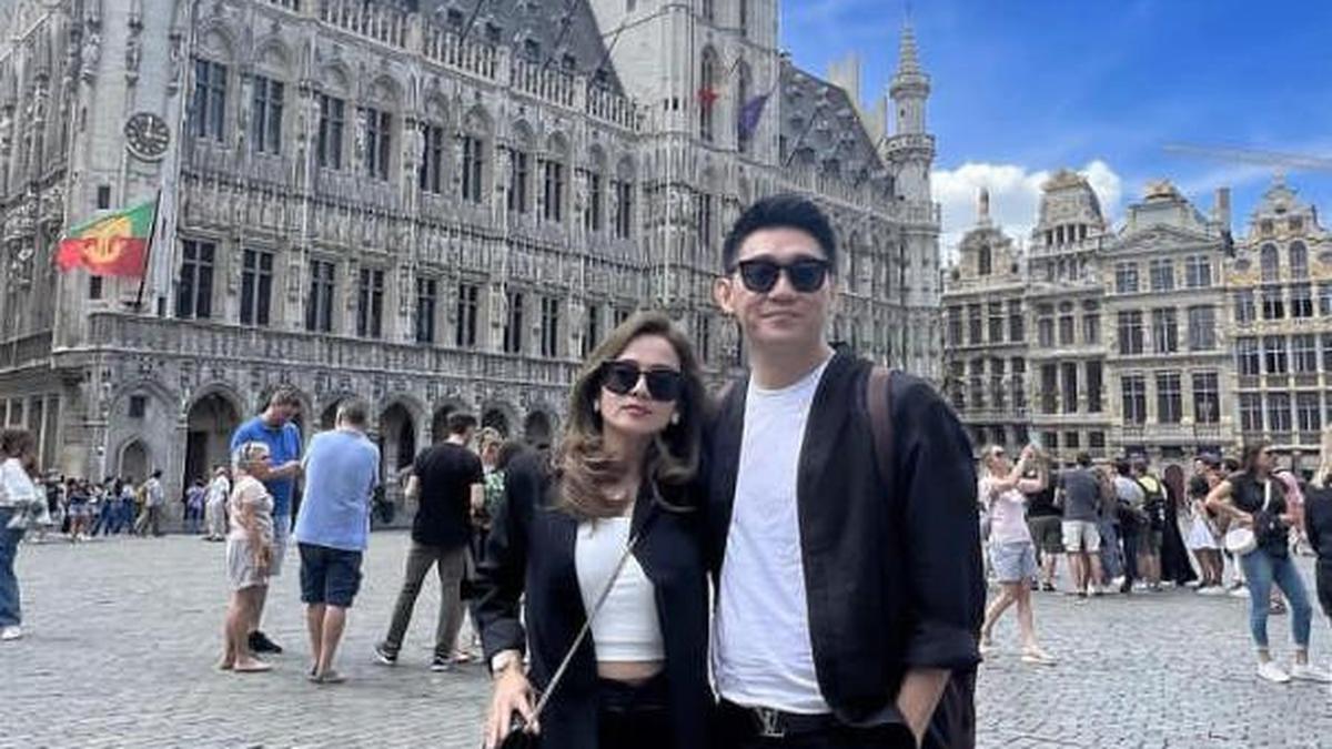 7 Potret Mesra Ifan Seventeen dan Citra Monica Liburan di Eropa, Kompak